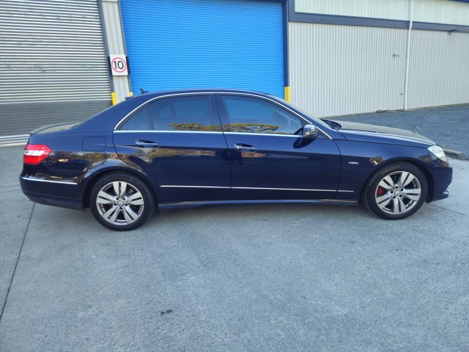 2013 Mercedes-Benz e350 avant-garde luxury low kms 5.jpg